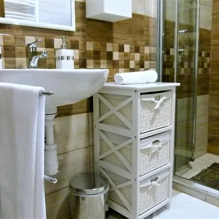 Wolf House Apartman *