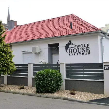 Wolf House Lägenhet *